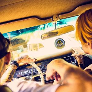 校花吊起被内裤涂春药高潮了
