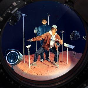 校花吊起被内裤涂春药高潮了
