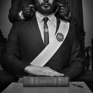 校花吊起被内裤涂春药高潮了
