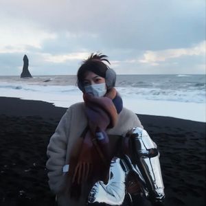 校花吊起被内裤涂春药高潮了
