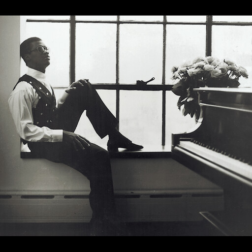 校花吊起被内裤涂春药高潮了
